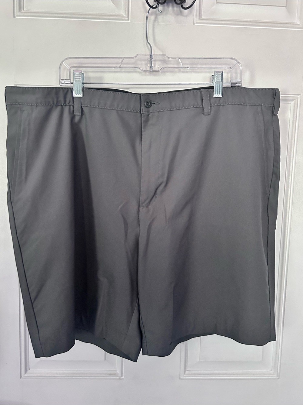 Greg Norman Collection Men's Flat-Front Gray Performance Shorts